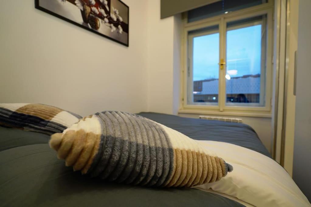 Cozy With Garage Appartamento Praga